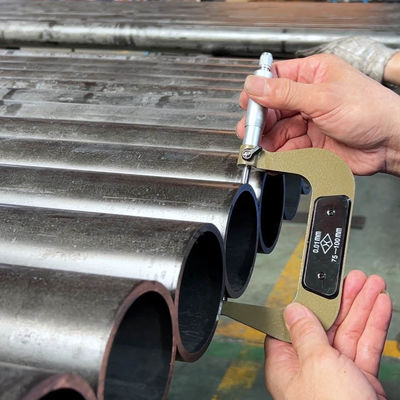 ท่อเหล็กอัลลอยด์โครโมลีเกรด 4130 ความแข็งแรงสูงสำหรับการขุดเจาะน้ำมันและท่อก้านเจาะแบบไร้รอยต่อ